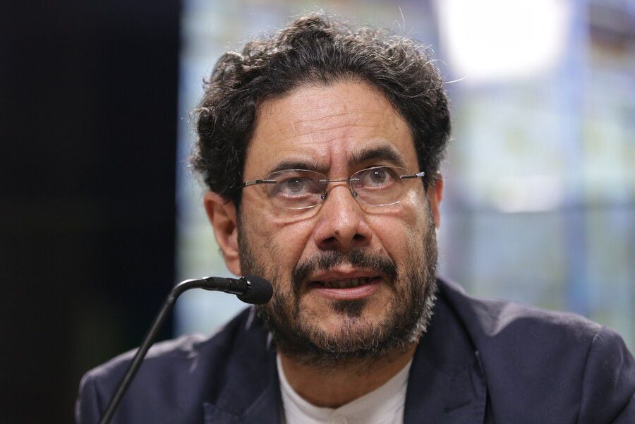 “Negociaciones de paz están sometidas a crisis”: Iván Cepeda sobre diálogos con el ELN