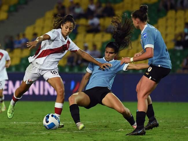 Uruguay goleó 6-1 a Perú en fútbol femenino