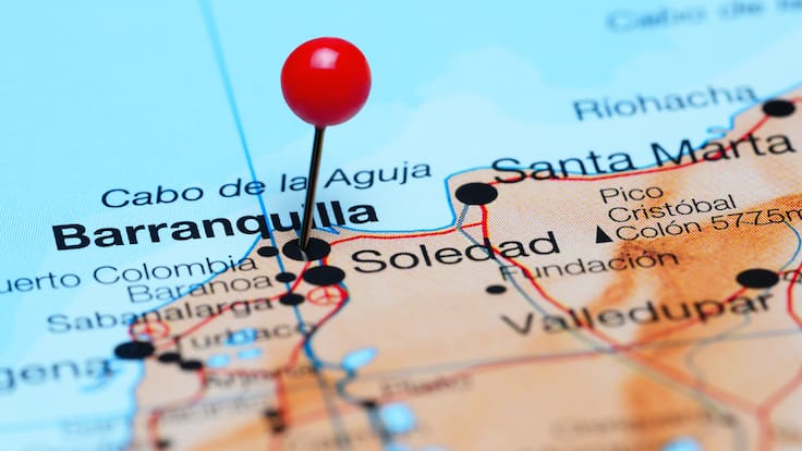 Mapa de Colombia con un pin fijado en Barranquilla (GettyImages)