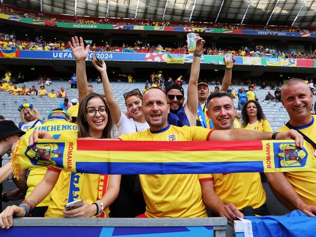 Munich (Germany), 17/06/2024.- Fans of Romania pose ahead of the UEFA EURO 2024 Group E soccer match between Romania and Ukraine, in Munich, Germany, 17 June 2024. (Alemania, Rumanía, Ucrania) EFE/EPA/MOHAMED MESSARA