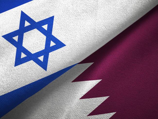 Imagen de banderas de Israel y Catar. Foto: Getty Images