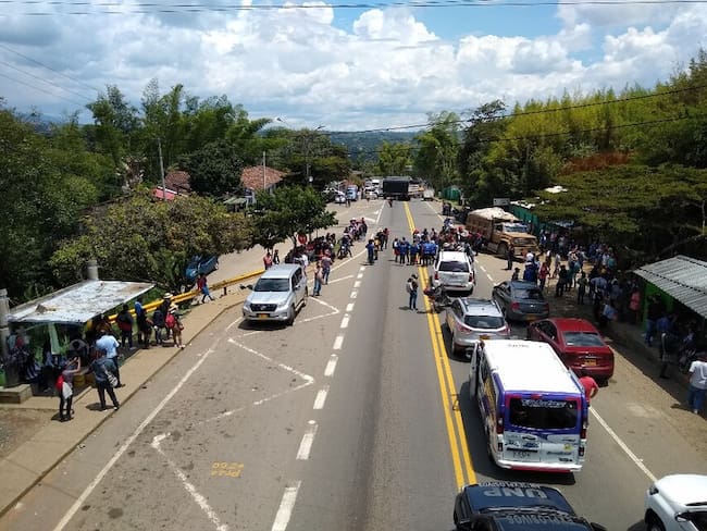 Transportadores están haciendo mucho daño a Nariño: gobernador por bloqueos en vía Panamericana