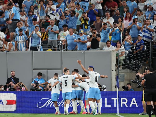 Uruguay celebra su victoria 5-0 ante Bolivia en la Copa América (Photo by CHARLY TRIBALLEAU/AFP via Getty Images)