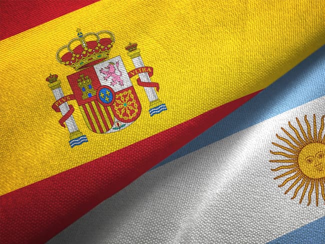 banderas de Argentina y España. Foto: Getty Images