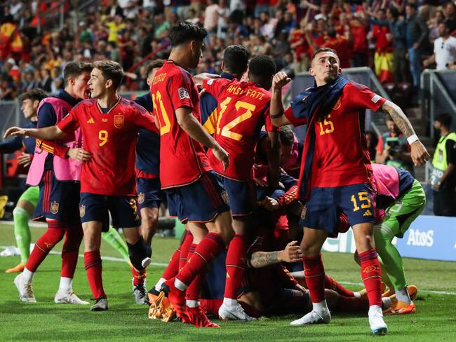 Jugadores de España celebran victoria contra Italia. 15 de junio de 2023. Foto: James Gill - Danehouse/Getty Images.