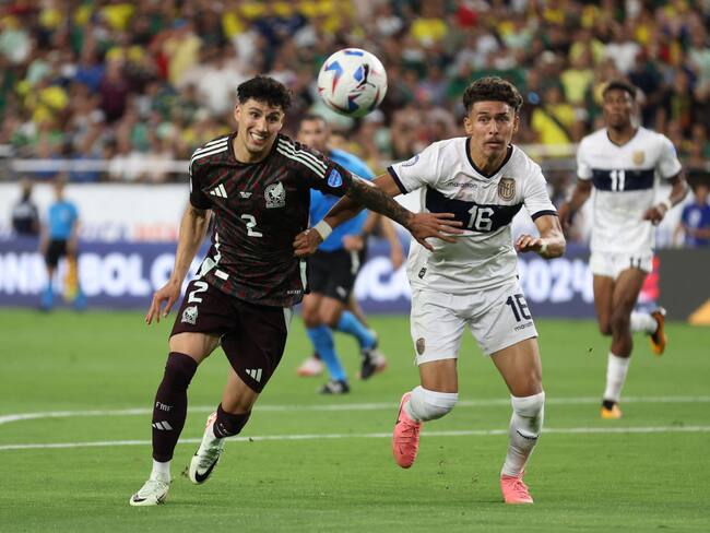 Jorge Sanchez of Mexico and Jeremy Sarmiento of Ecuador battle for possession during the CONMEBOL Copa America 2024 Group D match between Mexico and Ecuador at State Farm Stadium on June 30, 2024 in Glendale, Arizona. (Photo by Steph Chambers/Getty Images)