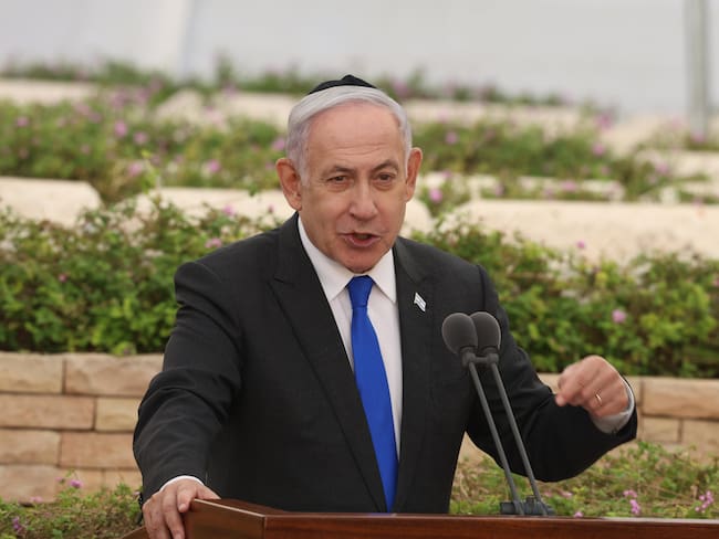 Tel Aviv (Israel), 18/06/2024.- Israeli Prime Minister Benjamin Netanyahu attends the state memorial ceremony for the victims of the 1948 &#039;Altalena Affair&#039;, at the Nahalat Yitzhak Cemetery in Tel Aviv, Israel, 18 June 2024. The weapons-laden cargo ship Altalena was involved in violent confrontations that erupted in June 1948 between the newly created Israel Defense Forces and the Irgun, a Jewish paramilitary group, during the process of absorbing all military organizations into the IDF following Israel&#039;Äôs declaration of independence a month earlier. At least 16 people were killed in the confrontations. EFE/EPA/Shaul Golan / Yedioth Ahronoth POOL