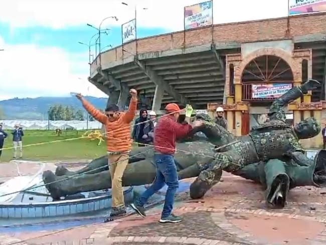 Retiran monumento en homenaje al torero colombiano César Rincón / Foto: W Radio