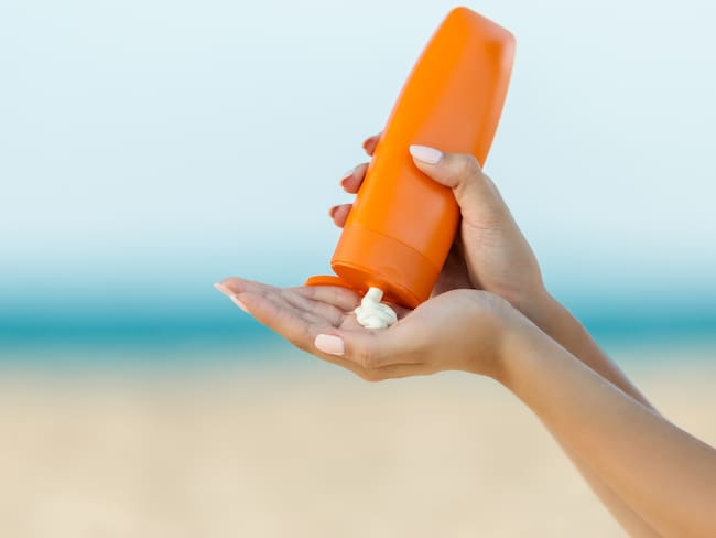 Consejos para cuidar la piel en vacaciones, según dermatóloga