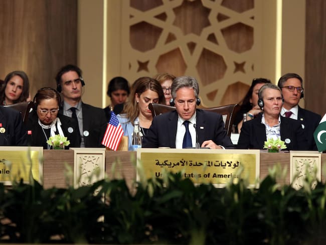 Dead Sea (Jordan), 11/06/2024.- U.S. Secretary of State Antony Blinken attends a plenary session during the &#039;Call for Action: Urgent Humanitarian Response for Gaza&#039; Conference, in the Dead Sea region, Jordan, 11 June 2024. One day after the UN Security Council passed a resolution supporting a US-brokered Gaza ceasefire, Jordan on 11 June hosts a conference to address the emergency humanitarian response for Palestinians in the Gaza Strip. The event is jointly organized with Egypt and the United Nations, with the attendance of US Secretary of State Blinken and Palestinian President Abbas. More than 37,000 Palestinians and over 1,400 Israelis have been killed, according to the Palestinian Health Ministry and the Israel Defense Forces (IDF), since Hamas militants launched an attack against Israel from the Gaza Strip on 07 October 2023, and the Israeli operations in Gaza and the West Bank which followed it. (Egipto, Jordania) EFE/EPA/MOHAMMAD ALI