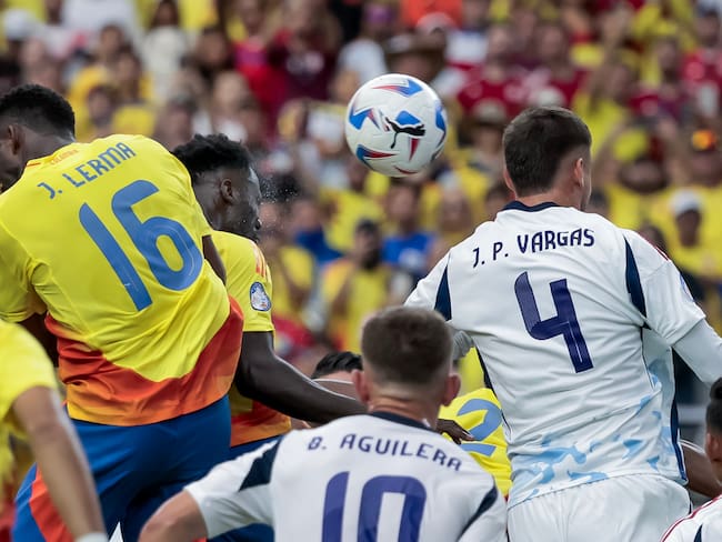 Colombia se defiende bien, es difícil pasarlos: Juan Pablo Vargas, jugador de Costa Rica