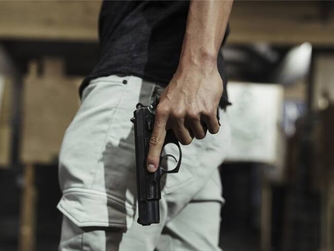 Cómo puede tener un arma legal en Colombia? le contamos el trámite que  deberá hacer