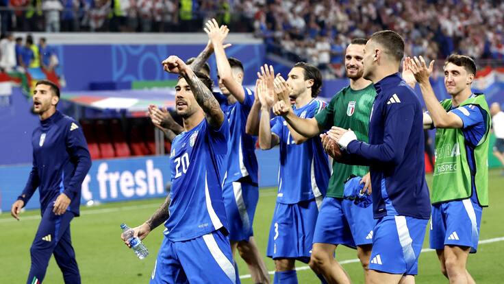 Leipzig (Germany), 24/06/2024.- Mattia Zaccagni (foreground) of Italy and teammates celebrate after the UEFA EURO 2024 group B soccer match between Croatia and Italy, in Leipzig, Germany, 24 June 2024. (Croacia, Alemania, Italia) EFE/EPA/ROBERT GHEMENT