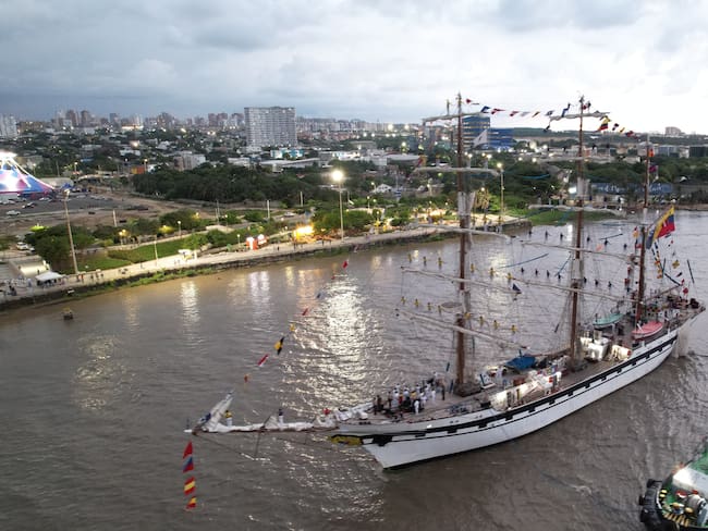Buque de la Armada Nacional Venezolana, Simón Bolívar, a su llegada a Barranquilla. Foto: Alcaldía de Barranquilla