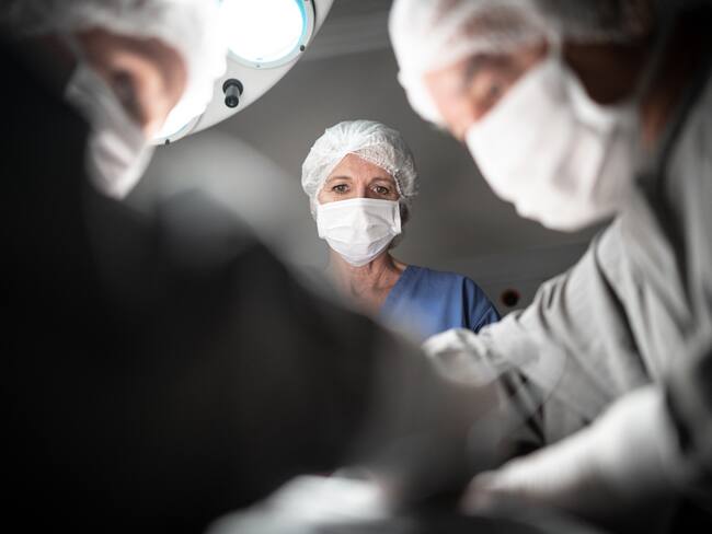 Realizan la primera cirugía robótica de la válvula aórtica en Barcelona, ¿cómo funciona?