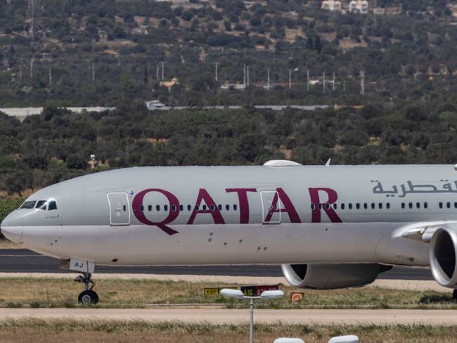 Boeing 777 de Qatar Airways. (Photo by Nicolas Economou/NurPhoto via Getty Images)