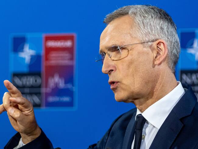 Prague (Czech Republic), 31/05/2024.- NATO Secretary General Jens Stoltenberg talks to journalist at a press conference following the informal NATO Foreign Ministers Meeting at Czernin Palace, in Prague, Czech Republic, 31 May 2024. The main topic of the two-day informal meeting of NATO foreign ministers was the search for consensus on the Alliance&#039;s next steps in support of Ukraine and to discuss priorities for the upcoming NATO Washington Summit. (República Checa, Ucrania, Praga) EFE/EPA/MARTIN DIVISEK