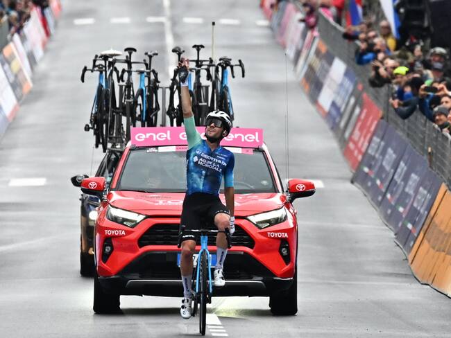 Andrea Vendrame, ganador de la etapa 19 del Giro de Italia. Foto: EFE/EPA/LUCA ZENNARO
