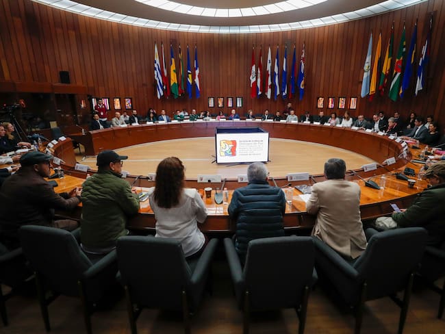 Mesa de Diálogos de Paz entre el Gobierno de Colombia y el Ejército de Liberación Nacional - ELN. EFE/ Isaac Esquivel