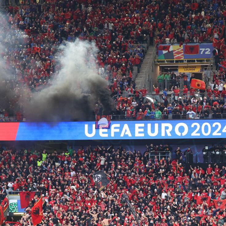 Dortmund (Germany), 15/06/2024.- Supporters of Albania light flares during the UEFA EURO 2024 group B soccer match between Italy and Albania, in Dortmund, Germany, 15 June 2024. (Alemania, Italia) EFE/EPA/CHRISTOPHER NEUNDORF