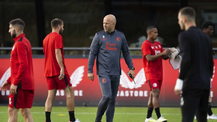 Rotterdam (Netherlands), 18/09/2023.- (FILE) - Coach Arne Slot attends Feyenoord&#039;s training session in Rotterdam, the Netherlands, 18 September 2023 (re-issued on 17 May 2024). Feyenoord head coach Arne Slot confirmed on 17 May 2024 during a press conference that he will become the new Liverpool manager after Juergn Klopp&#039;s departure from the English Premier League side. (Países Bajos; Holanda) EFE/EPA/Olaf Kraak