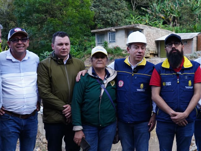 El director de la Unidad Nacional de Gestión del Riesgo de Desastres, Carlos Carrillo, señaló en Úmbita (Boyacá) que instalarán un puente metálico en Puente Sisa / Foto: Mauricio Sánchez (UNGR).