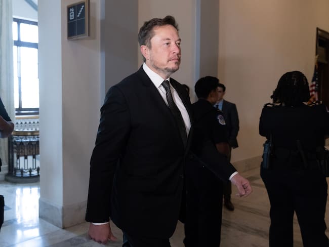 Washington (United States), 13/09/2023.- CEO of Tesla Motors and SpaceX Elon Musk arrives to join other tech leaders attending the Senate bipartisan Artificial Intelligence (AI) Insight Forum in the Russell Senate Building on Capitol Hill in Washington, DC, USA, 13 September 2023. More than 20 tech titans attended the hearing, which Majority Leader Schumer organized to help lawmakers guide legislation on the emerging technology. EFE/EPA/MICHAEL REYNOLDS