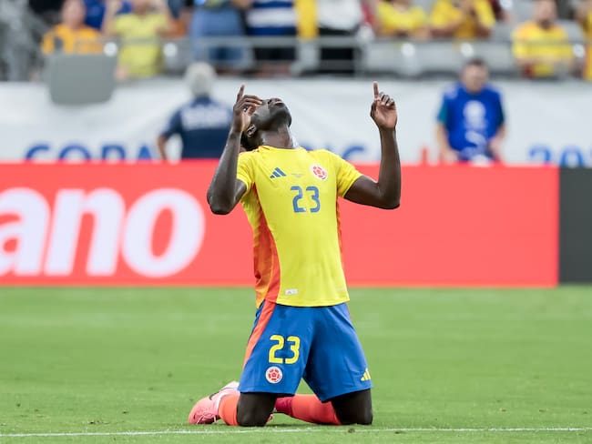 Glendale (United States), 28/06/2024.- Davinson Sanchez of Colombia reacts after defeating Costa Rica 3-0 at the end of the second half of the CONMEBOL Copa America 2024 group D soccer match between Colombia and Costa Rica, in Glendale, Arizona, USA, 28 June 2024. EFE/EPA/JOHN G. MABANGLO