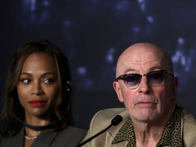 Cannes (France), 19/05/2024.- Actor Zoe Saldana (L) and French director Jacques Audiard attend the press conference for &#039;Emilia Perez&#039; during the 77th annual Cannes Film Festival, in Cannes, France, 19 May 2024. The movie is presented in competition of the festival which runs from 14 to 25 May 2024. (Cine, Francia) EFE/EPA/GUILLAUME HORCAJUELO / POOL
