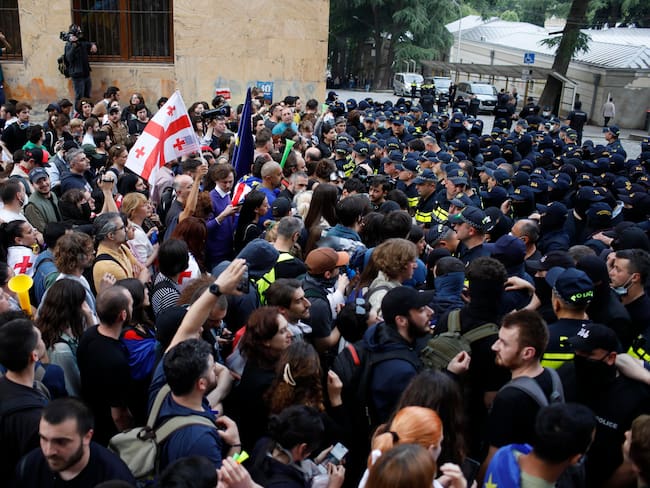Georgia, oposición protesta contra ley de agentes extranjeros. Foto: EFE/EPA/DAVID MDZINARISHVILI