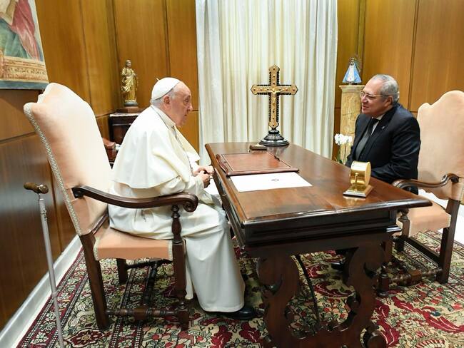 El papa Francisco recibió en audiencia privada al presidente del Congreso, Iván Name.