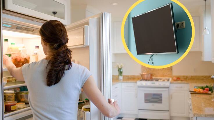 Mujer revisando su nevera, encima imagen de un televisor plasma (GettyImages)