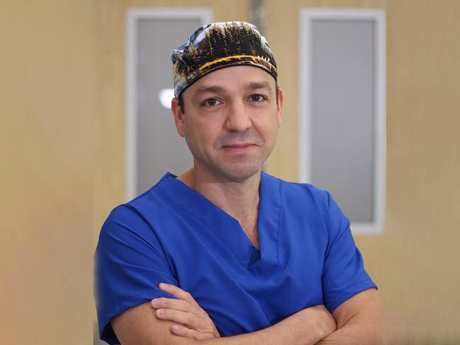 Carlos Román Médico cirujano especialista en cirugía plática reconstructiva