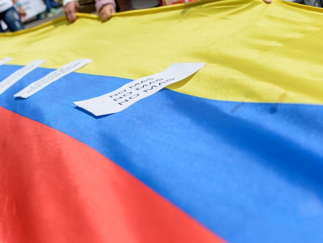 Imagen de referencia de bandera de paz en Colombia. Foto: Getty Images.