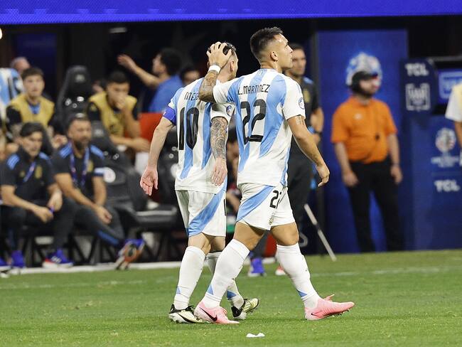 Atlanta (United States), 21/06/2024.- Lautaro Martinez (R) of Argentina gestures to Lionel Messi (L) of Argentina after Lautaro Martinez of Argentina scores during the second half of the CONMEBOL Copa America 2024 group A soccer match between Argentina and Canada, in Atlanta, Georgia, USA, 20 June 2024. EFE/EPA/ERIK S. LESSER

