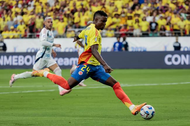 Glendale (United States), 28/06/2024.- Jhon Cordoba of Colombia scores the 3-0 goal against Costa Rica during the second half of the CONMEBOL Copa America 2024 group D soccer match between Colombia and Costa Rica, in Glendale, Arizona, USA, 28 June 2024. EFE/EPA/JOHN G. MABANGLO