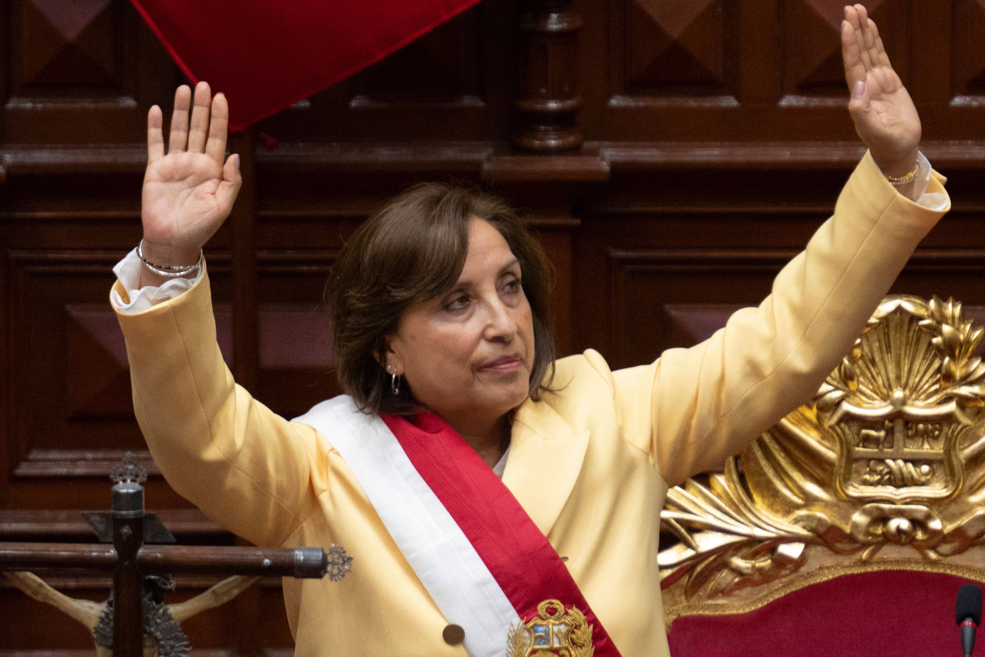 Nueva Presidenta De Perú Llama A La Tregua Y Unión De Todas Fuerzas Políticas